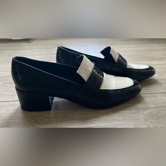 Freda Salvador Shoes - Freda Salvador Pebbled Alligator Pumps size 8